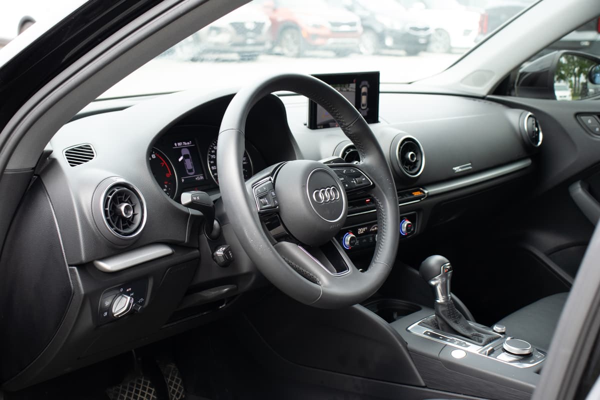 Side dash close-up