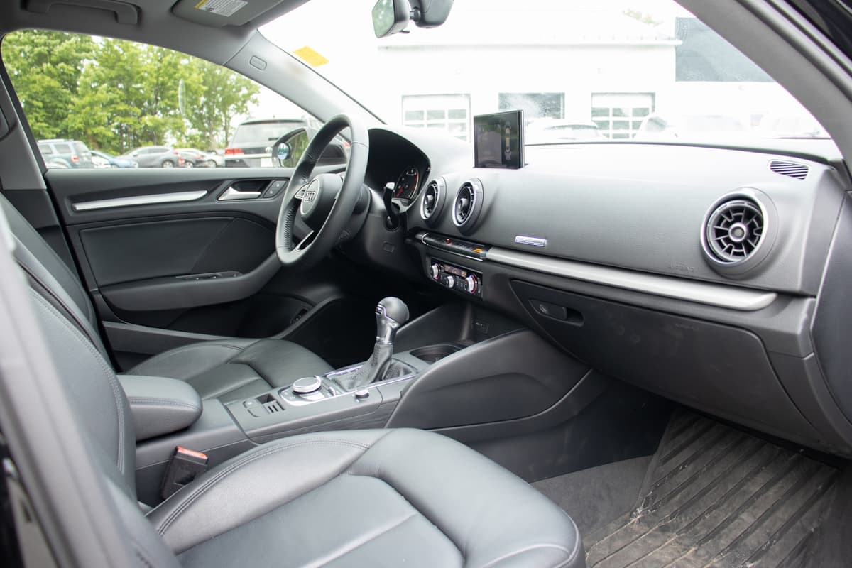 Side dash close-up