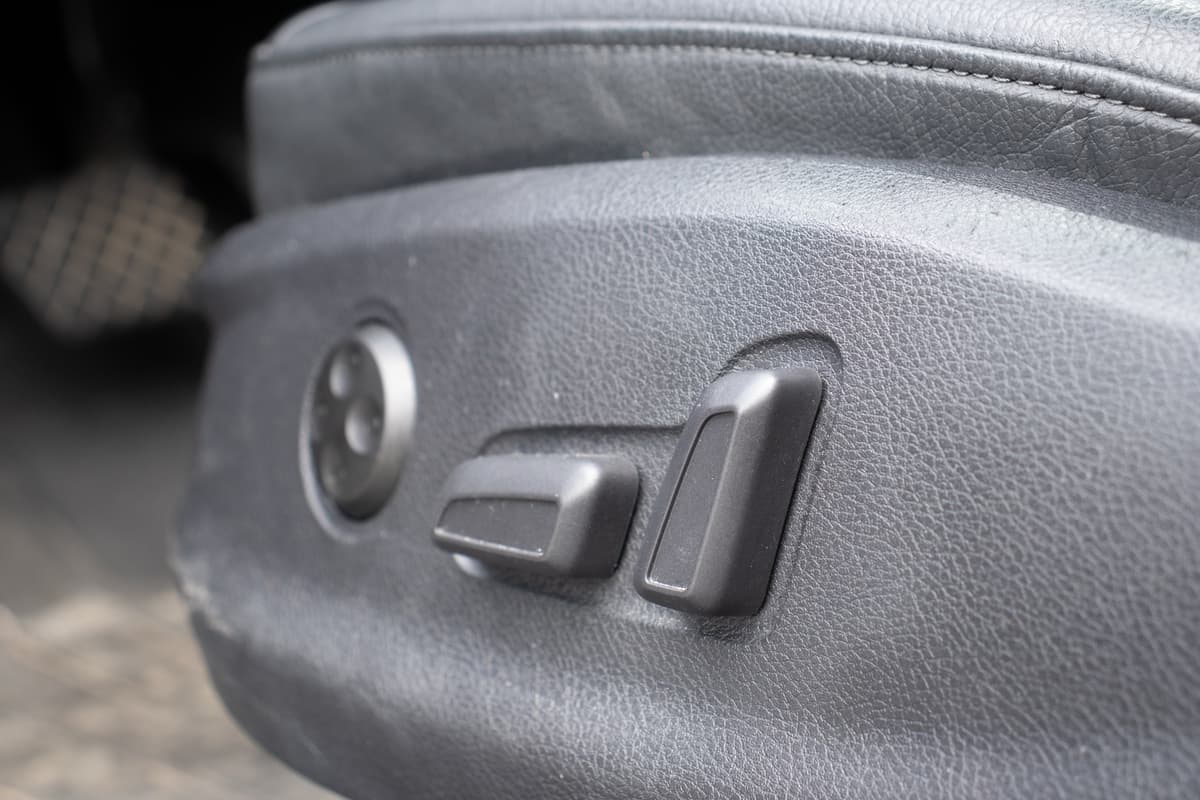 Driver seat controls detail