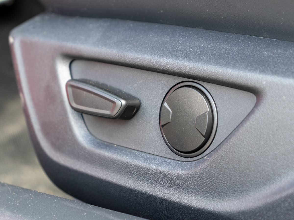 Driver seat controls detail