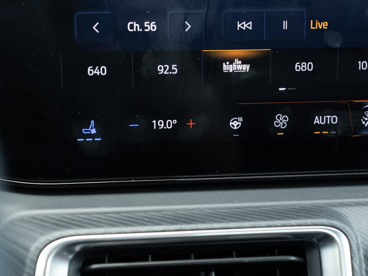 Seats cooling and heating controls