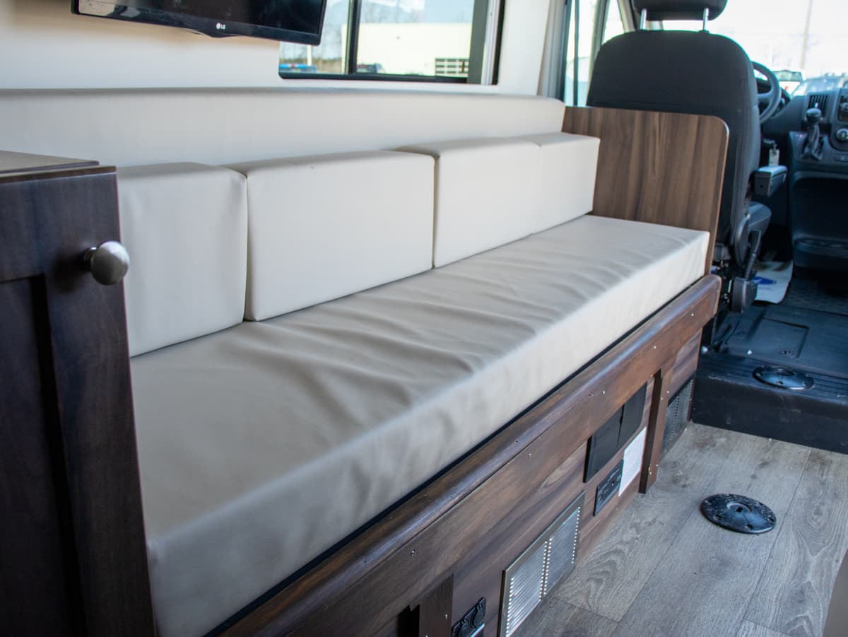 Expanding sleeper sofa